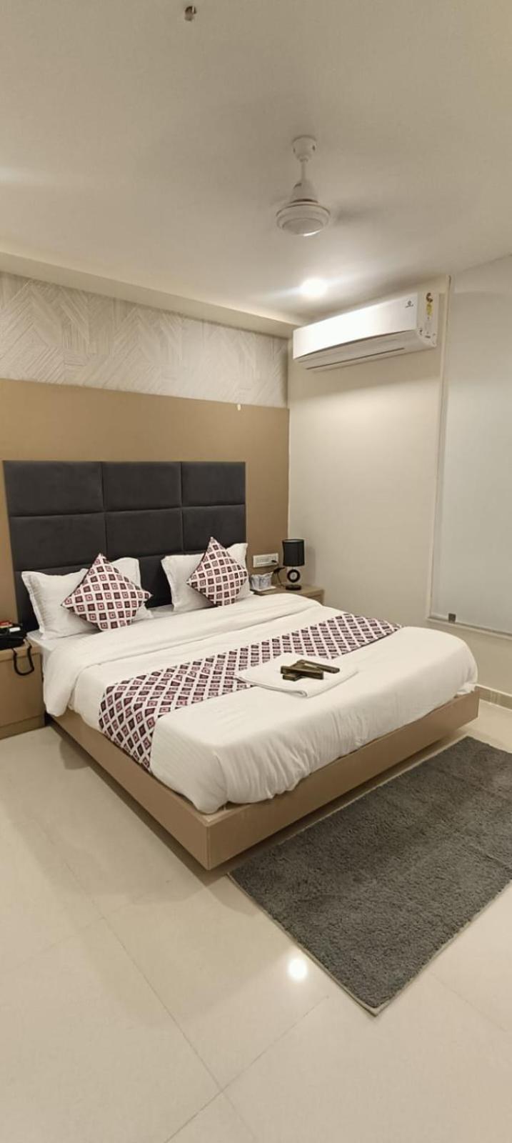 Hotel Royal Square Gandhinagar Exterior foto